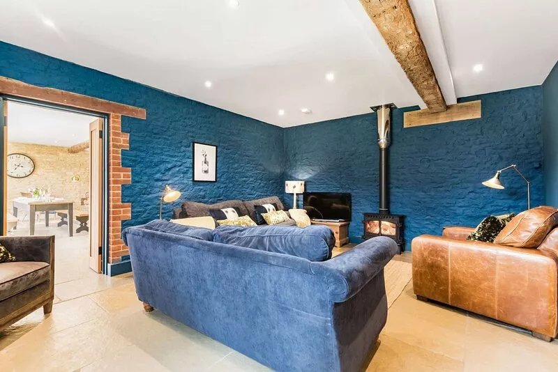 Stylish, dog friendly holiday home with a hot tub in the heart of the Cotswolds