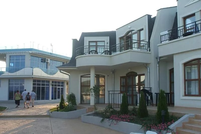 Nessebarview spacious 2 bedroom first floor corner apartment, near sunny beach