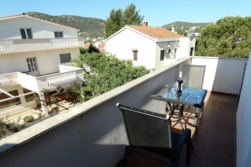 One bedroom apartment with balcony Vinišće, Trogir (A-11075-b)
