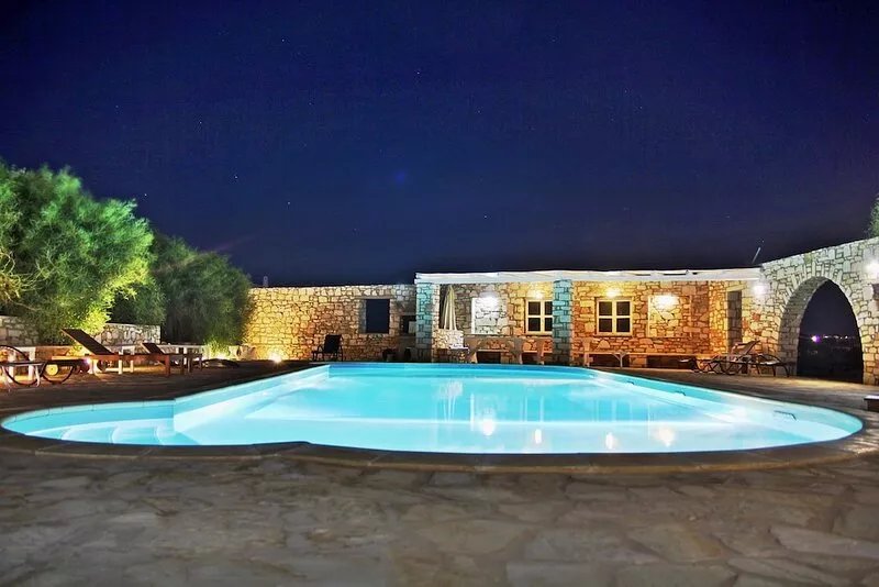 Archipelagos Villas-Villa Antiparos for 10-13 persons with pool close to the sea