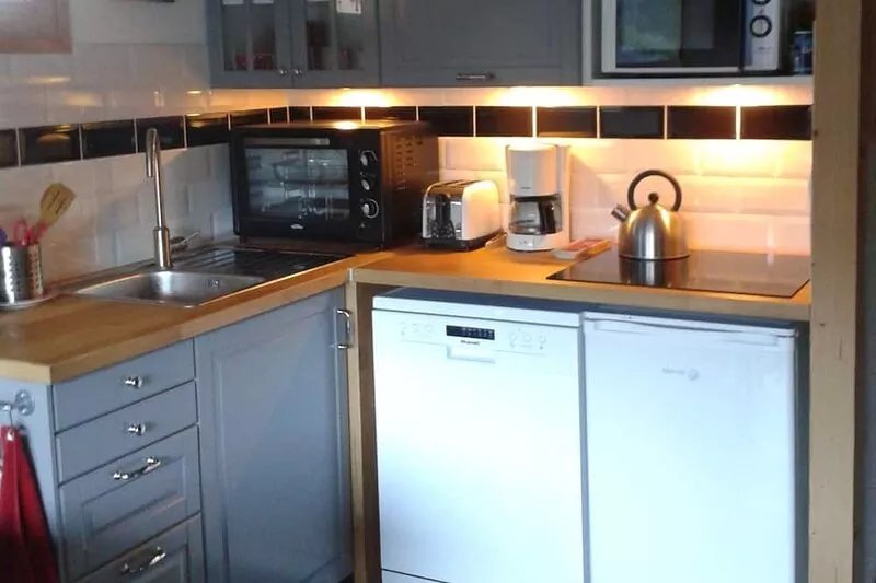 Very sunny, panoramic view, 300m from the slopes, 4 pers, 1 bdrm+cabin, 35 m2