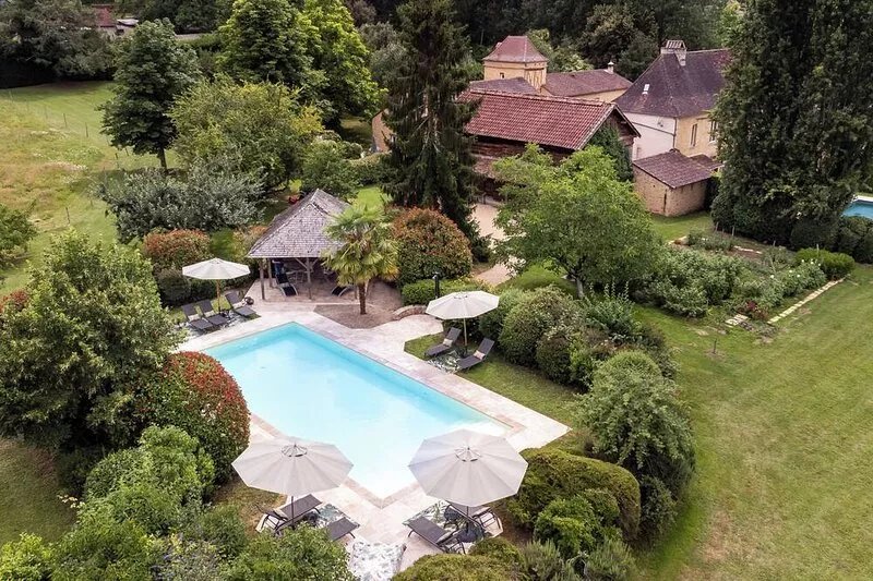 Comfortable single-storey chalet with swimming pool, garden, terrace and