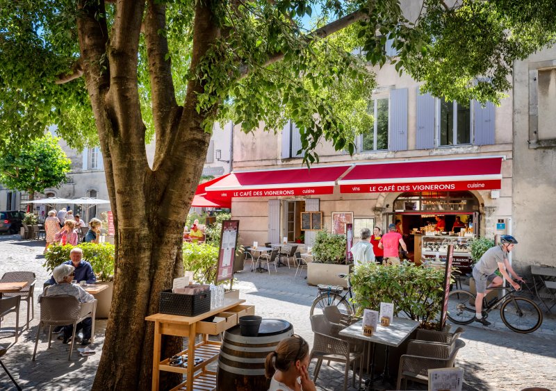 Le Cafe Des Vignerons