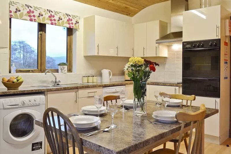 Woodside Lodge - HW7520