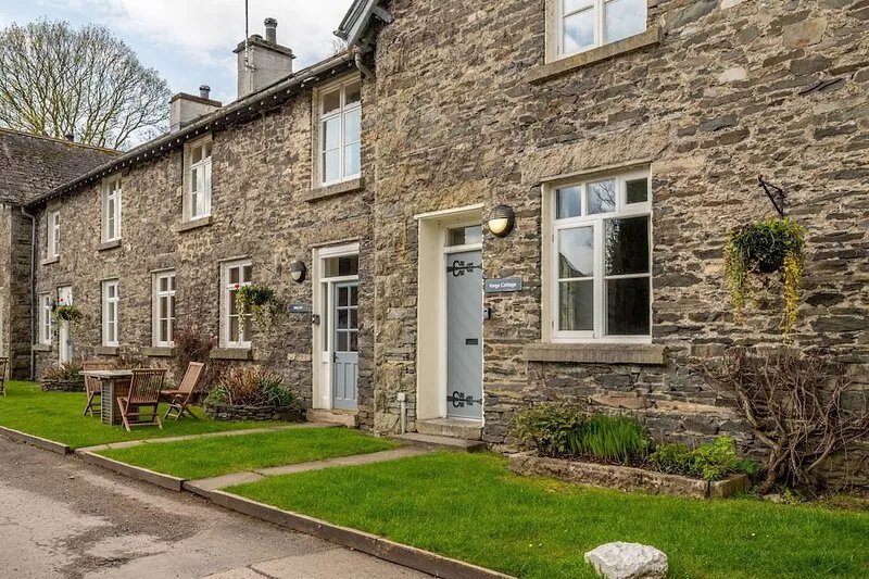 Bibby Lot - sleeps 6 guests  in 3 bedrooms