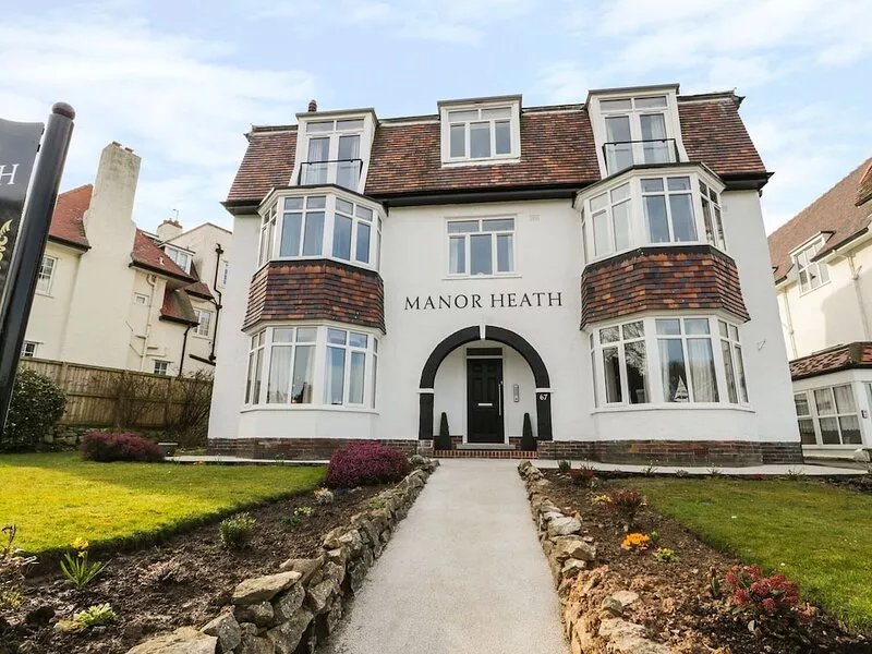 MANOR HEATH APARTMENT 4, pet friendly in Scarborough