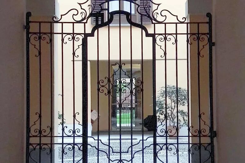 In a quiet and elegant setting 600m from Duomo ideal for couples and businessmen