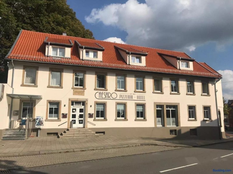Caesaro Pizzeria & Hotel