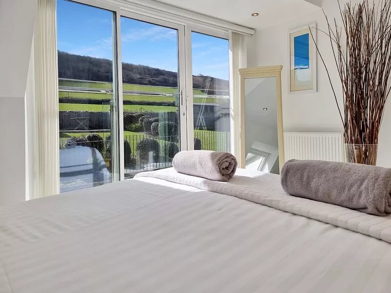 4 POINT VIEW-Award Winning 3 Bed Apartment with parking /Croyde Bay - 5 min