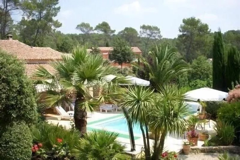 Villa with swimming pool, between CANNES, the Pays de FAYENCEand FREJUS-ST