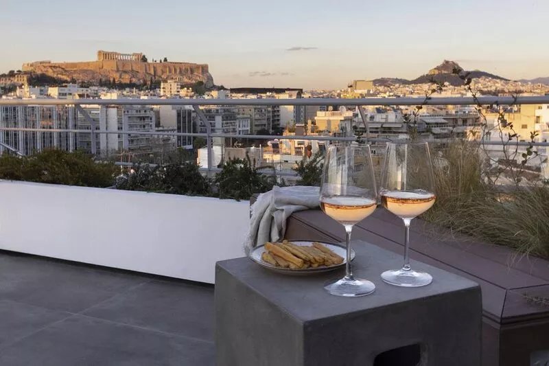 NEW STUNNING PENTHOUSE W/SPECTACULAR VISTAS!