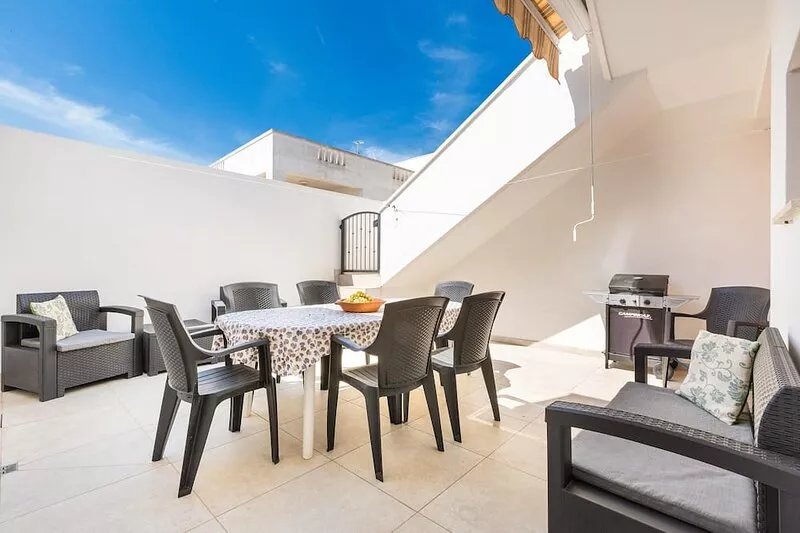 Detached house approximately 350 meters from the sea