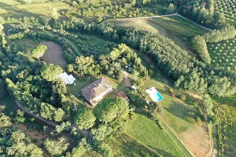 Villa surrounded by greenery with swimming pool for a stay in complete