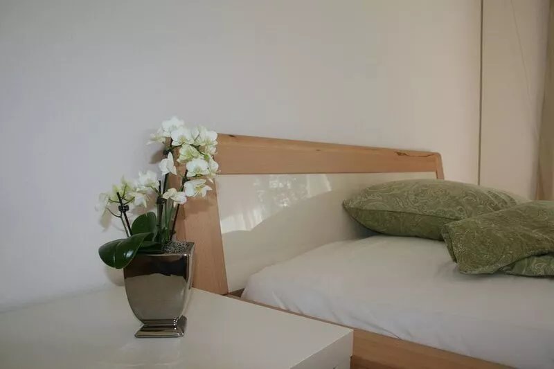 Modern, quiet apartment with privacy in a top location.