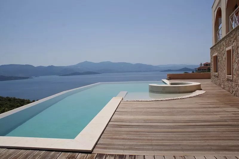 Modern, Family Friendly & Peaceful Villa with 15m long Infinite Private Pool & J