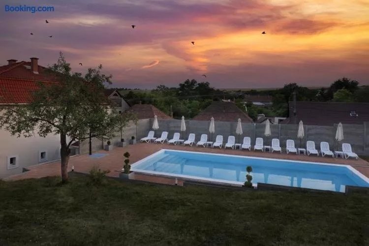 Apartmanház - Vizslás