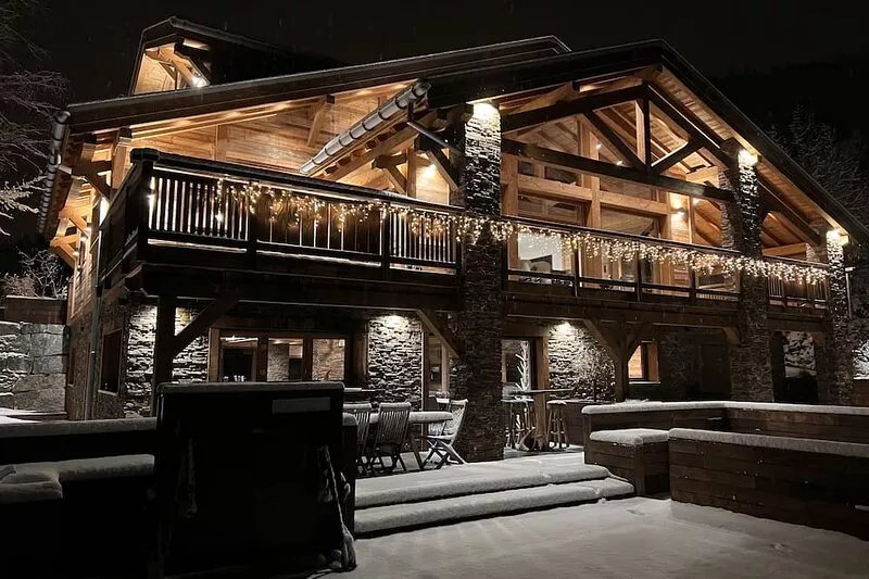 Magnificent apartment in a luxurious chalet.