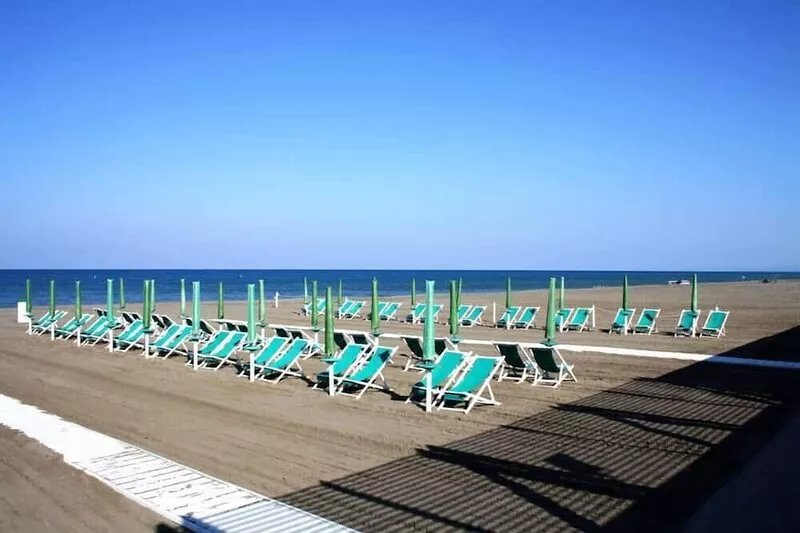 Fantastic Villa with private pools 90 meters from the beach