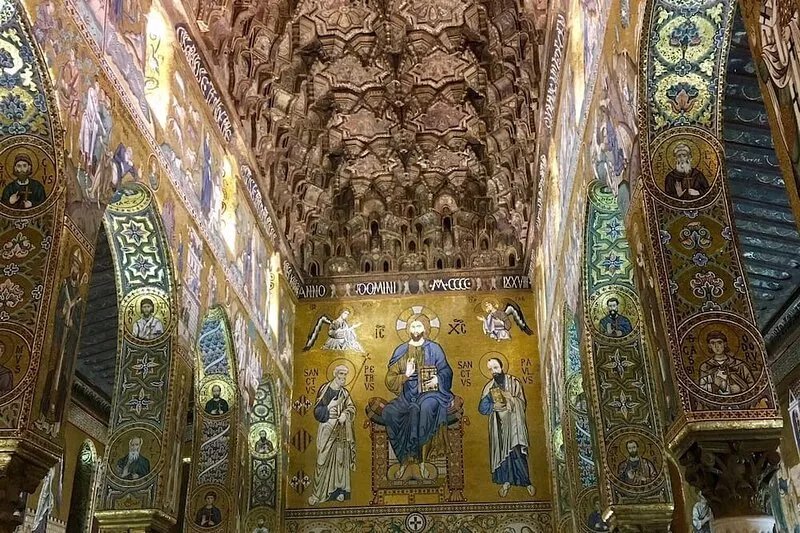 Apartment in the center of Palermo in palace near Teatro Massimo
