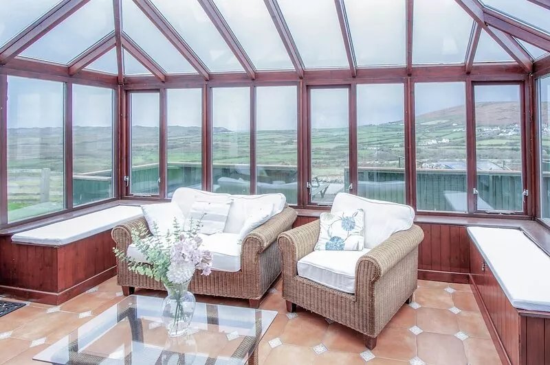 Stormy Castle - 6 Bedroom Sleeps 14 - Llangennith