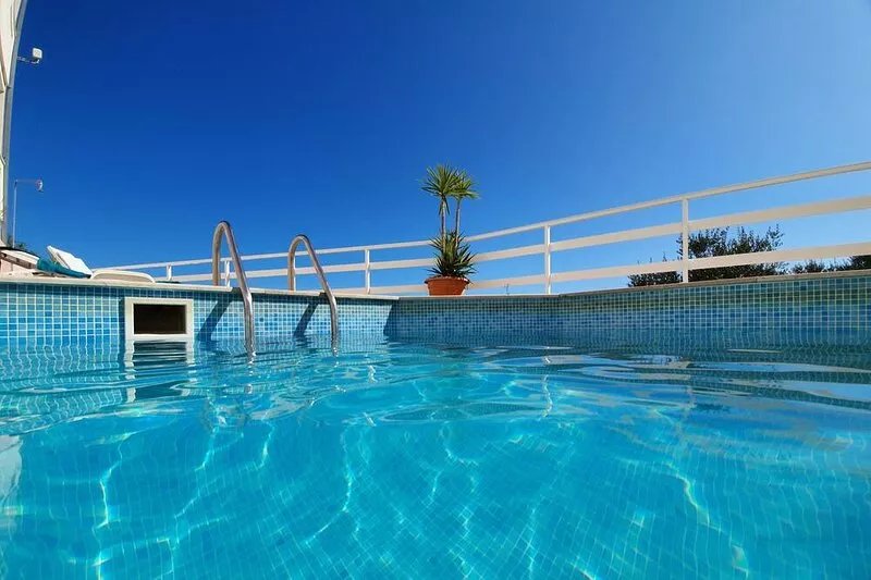 Penthouse Christina - Large Sun Terrace w Pool 300 meters beach/local amenities