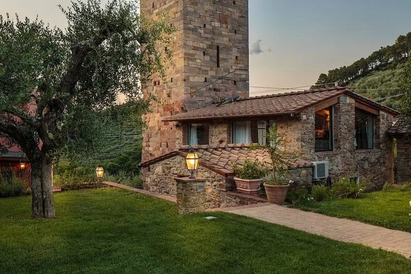 Villa with Private Pool on the Lucca Hills in S. Andrea di Compito