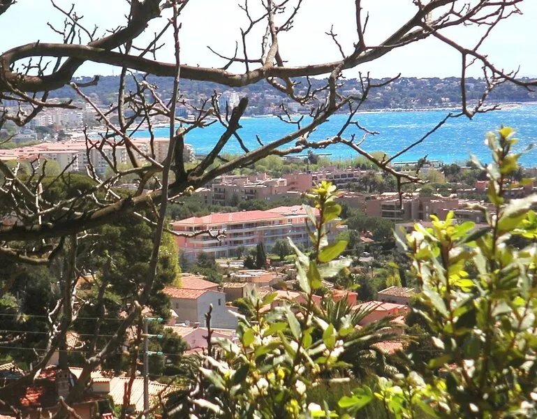 Luxury Apartment with Pool, Gardens and Air-conditioning,WiFi - near sandy beach