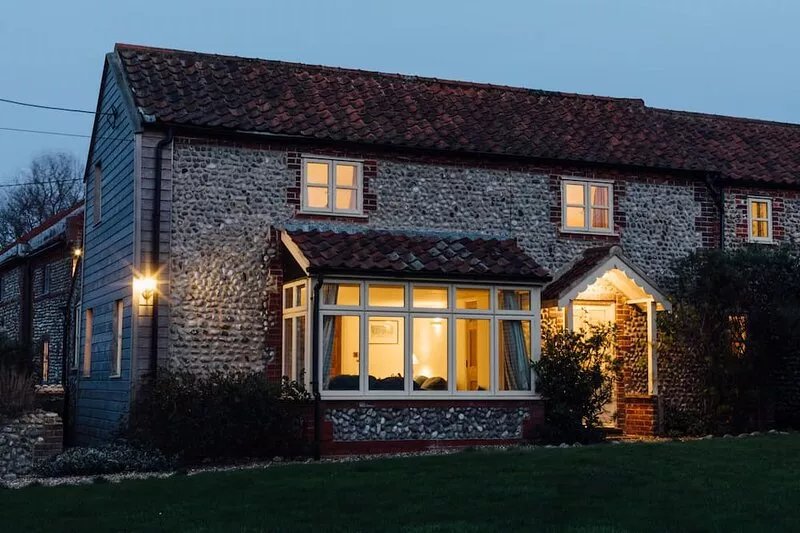Gorgeous flint cottage overlooking the marshes, walking distance to beach