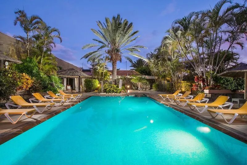 Quiet Picturesqe Banana plantation, Heated pool, walking distance to shops&rest