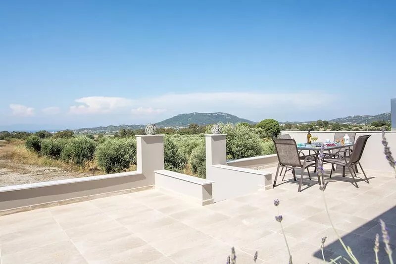 Modern and cozy bungalow, close to traditional villages and airport