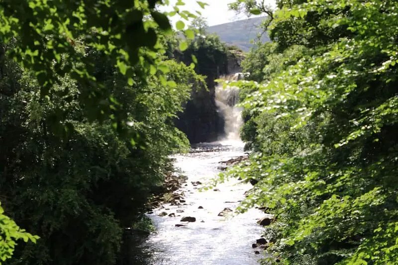 HOODGILL BARN, pet friendly, with hot tub in Middleton-In-Teesdale