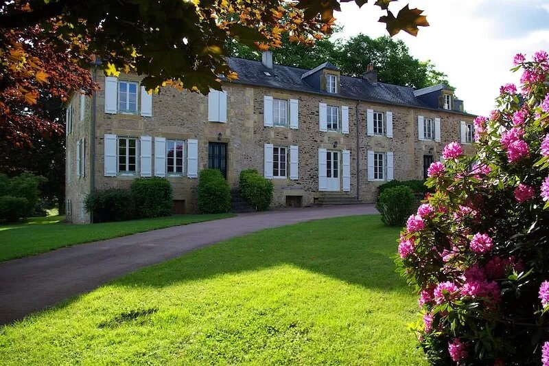 mansion - 10 rooms - 15/16 persons