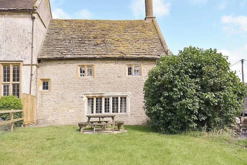 2 bedroom accommodation in Glanvilles Wootton, near Sherborne