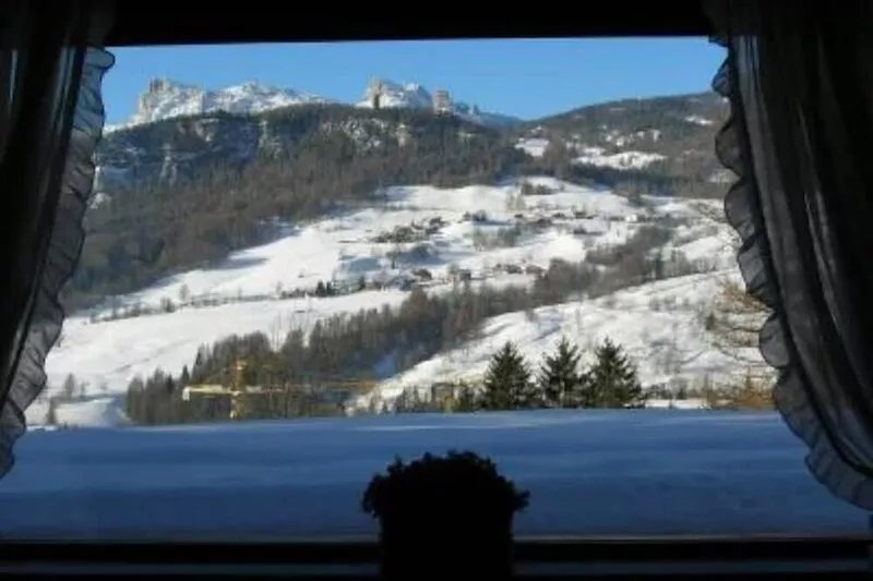 CORTINA AMAZING VIEW! LUXURY CHALET 5MIN WALK to CENTER CORTINA and SKI FACILITY
