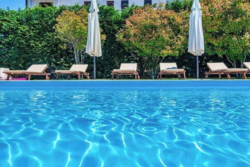 Pet friendly, all rooms air conditioned, only 3km from the beach