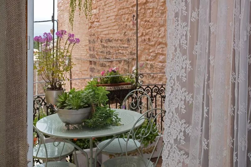 PATIO HOUSE balcony shabby chic home in Spello