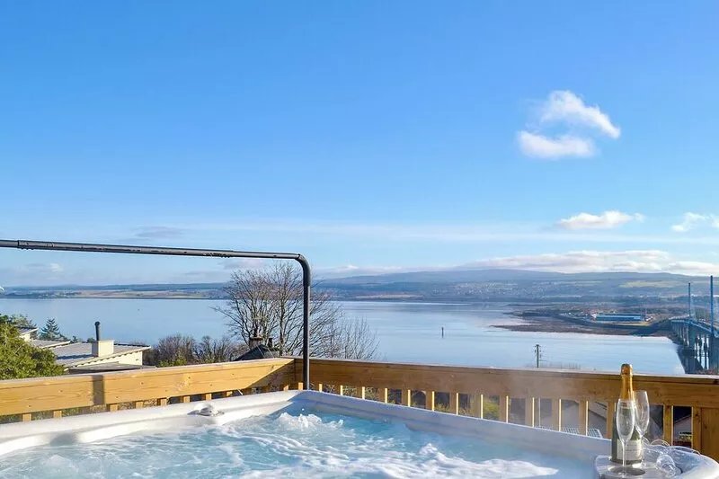 5 bedroom accommodation in Craigton, near Inverness