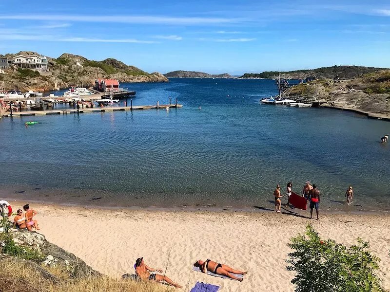 Unique location and wonderful sea view in Rönnäng, Tjörn!