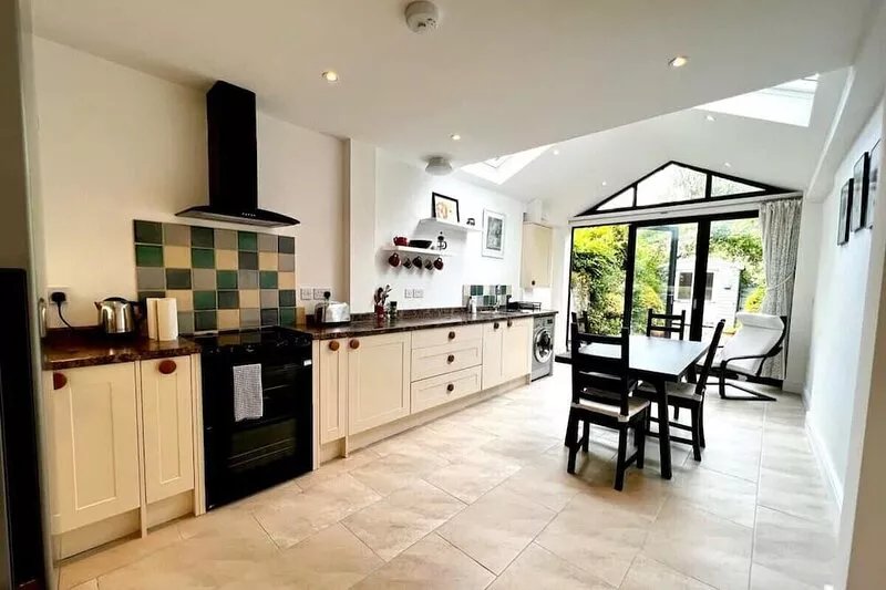 Charming 1 bed super central  Terraced House
