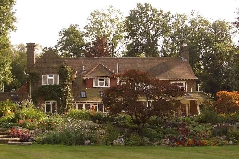 Spacious, elegant flat with lovely views, conveniently placed in a beautiful are