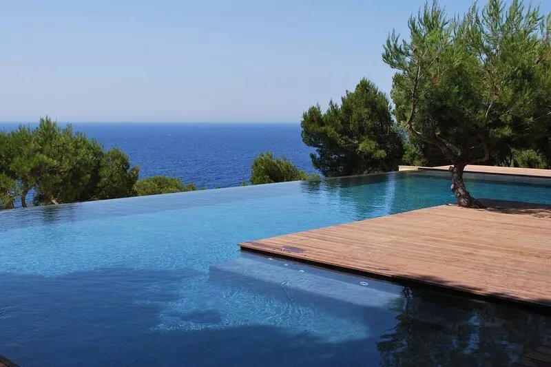 House with magnificent sea view in a private