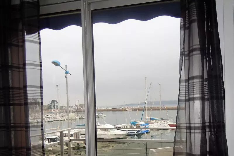 ENEZ ROUZIC, balcony on the marina