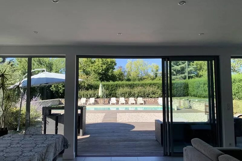 Large house with pool in Périgueux