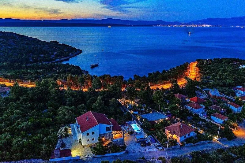 New holiday home with great view, pool! 6 units,island Šolta,Croatia (16 guests)