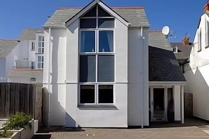 Castaway Cottage in Trevone with parking and very close to the Sandy Beach.