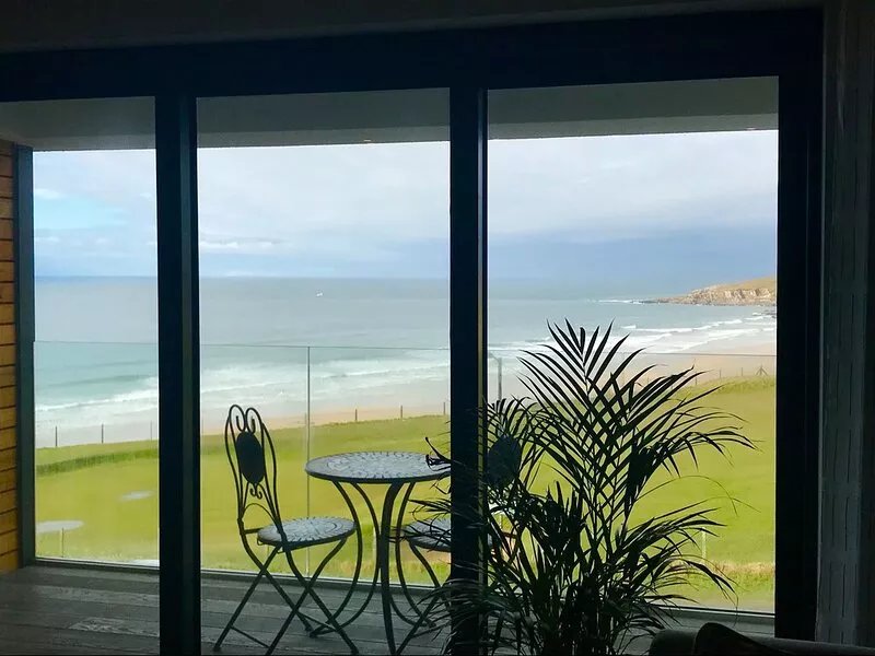 5 Star Fistral View - A luxurious new build directly overlooking Fistral Beach