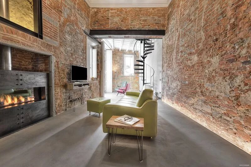 Stone Walls, Luxury, Modern, High End , Perfectly Silent Condo. 1 min from Duomo