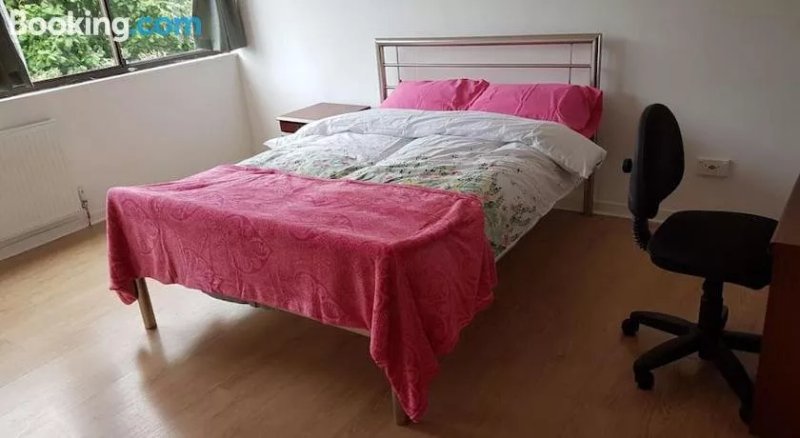 73 Central Milton Keynes Guest House
