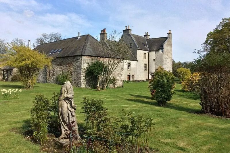 Old Newton of Doune is a small castle near Doune in the centre of Scotland.