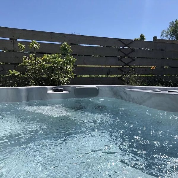 Seahorse Lodge - a hidden countryside gem with Hot tub